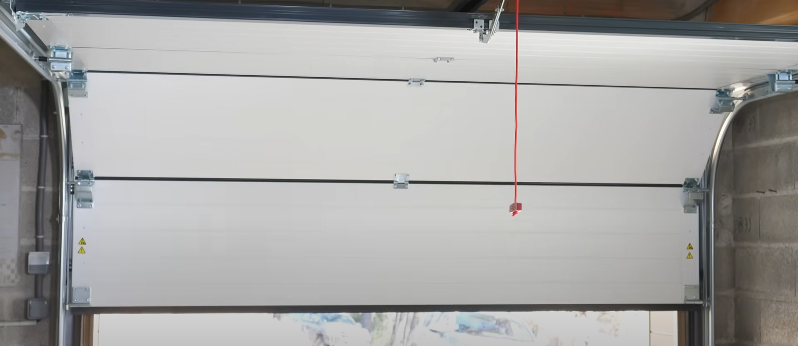 Expert garage door repair services in Jupiter, FL – Skilled technicians specializing in fast, reliable repairs for residential and commercial doors.